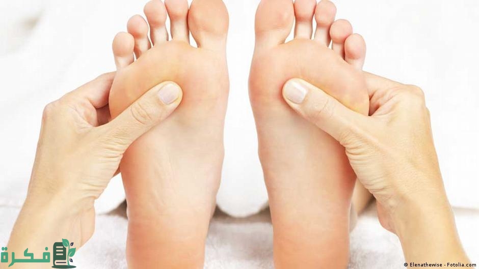 ما السبب في اصفرار باطن القدمين