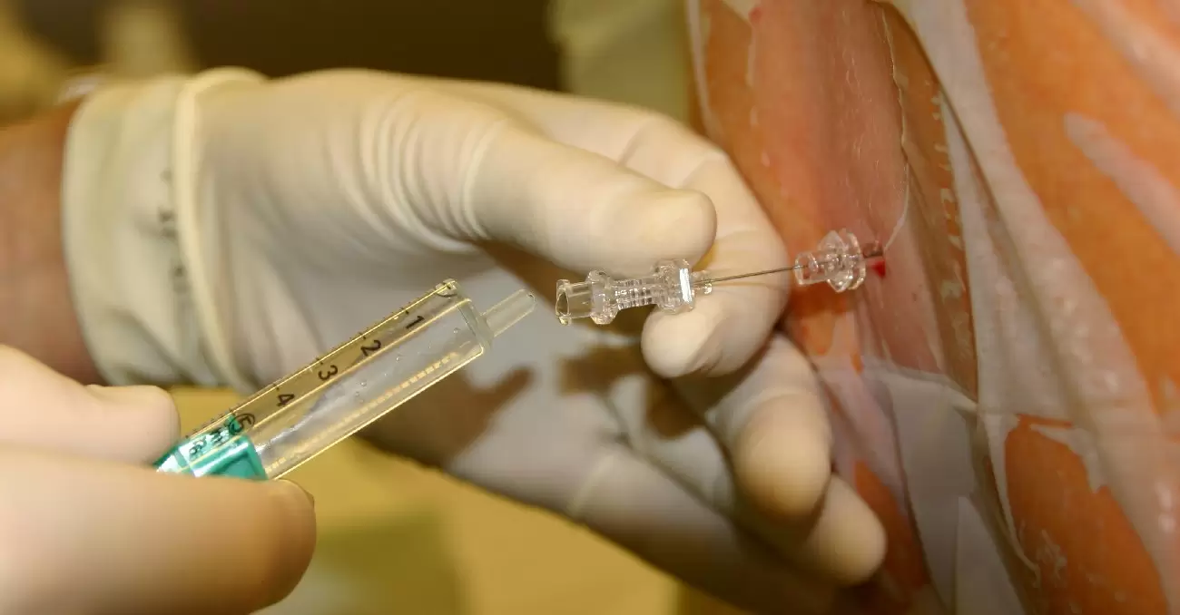 هل حقنة البنج النصفي مؤلمة