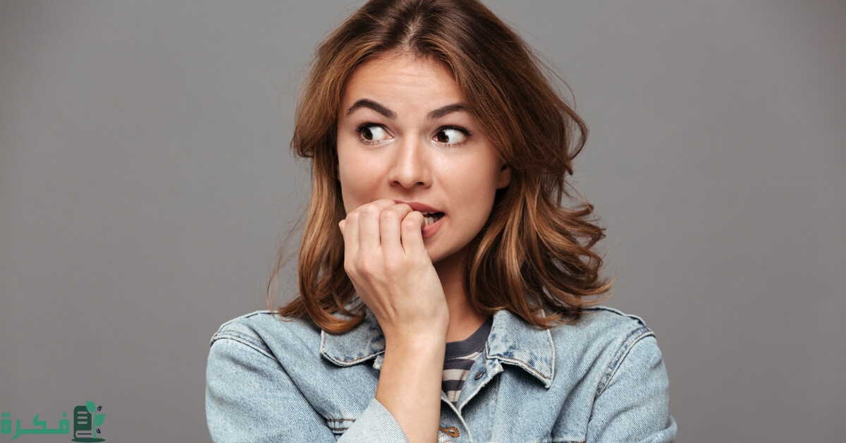 لماذا أشعر بمغص مع نزول إفرازات بنية قبل الدورة